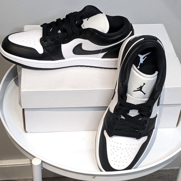 Nike Jordans 1 Low Dunk Black and White Women's Fits Like An Actual Size 6.5 - Picture 1 of 10